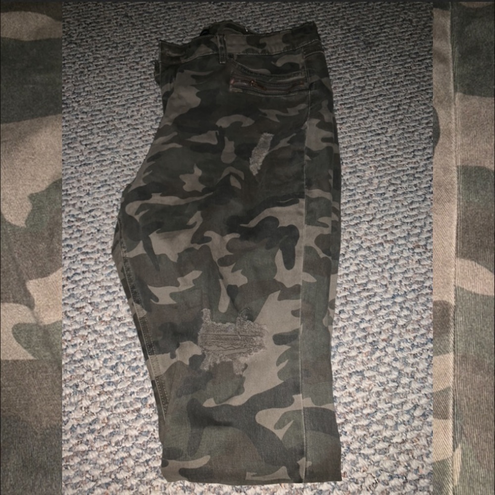 Never worn fashion to figure camo pants